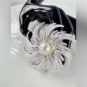 New! Sara Coventry Brooch Pin